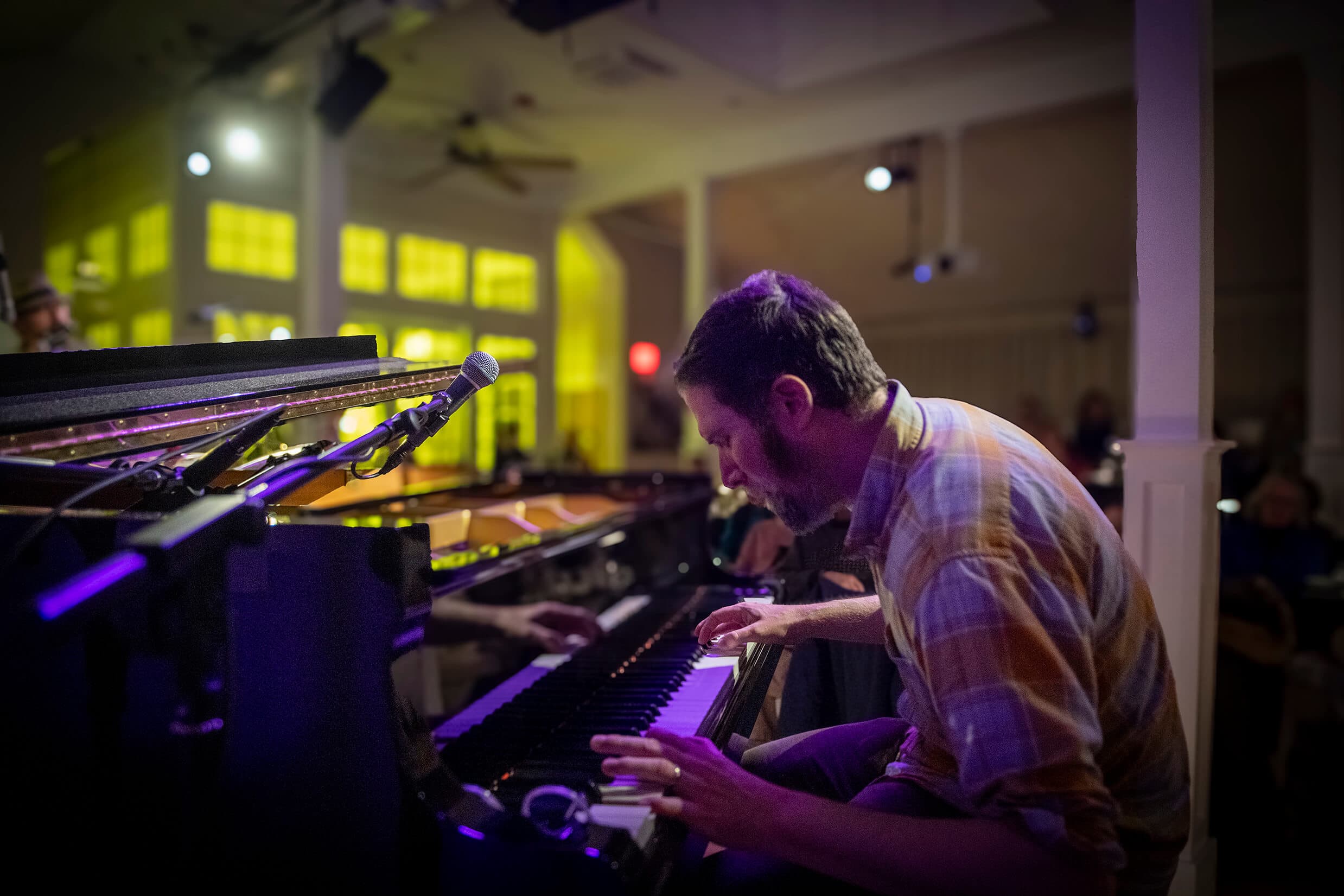 Bright Cloud Mountain performance photo 9